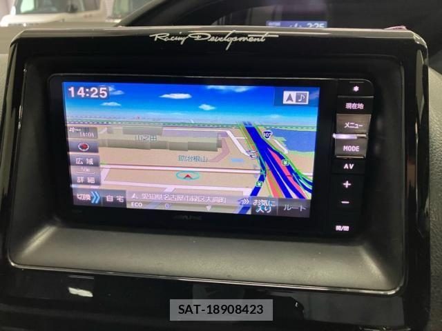 Toyota VOXY 2014-10 7061334-21