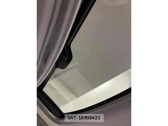 Toyota VOXY 2014-10 7061334-22
