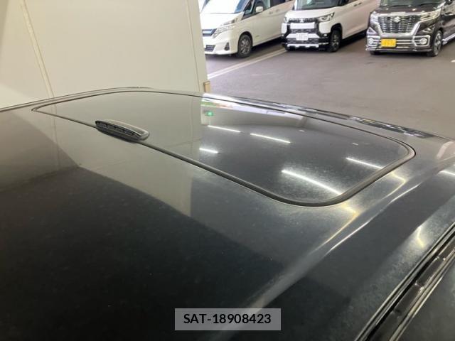 Toyota VOXY 2014-10 7061334-26