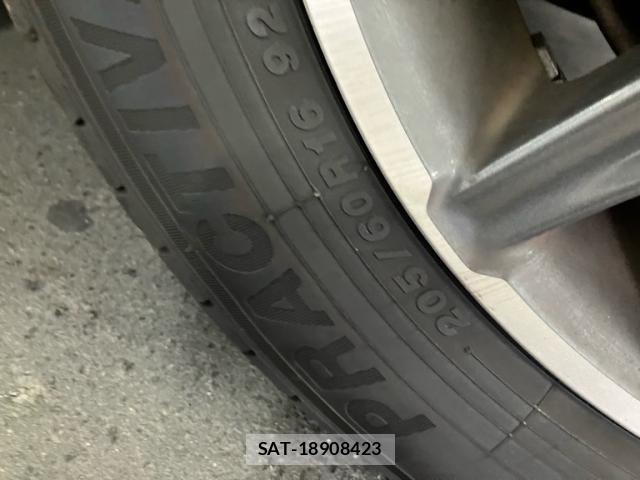 Toyota VOXY 2014-10 7061334-8
