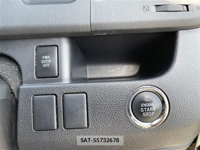 Toyota VOXY 2013-12 7061329-9