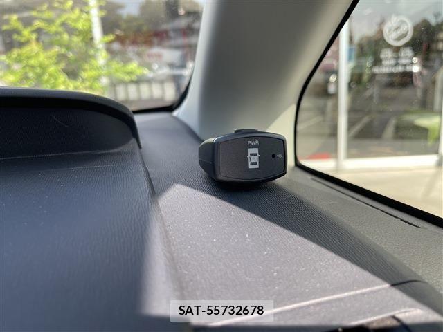 Toyota VOXY 2013-12 7061329-10