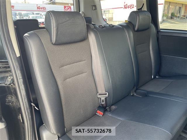Toyota VOXY 2013-12 7061329-13