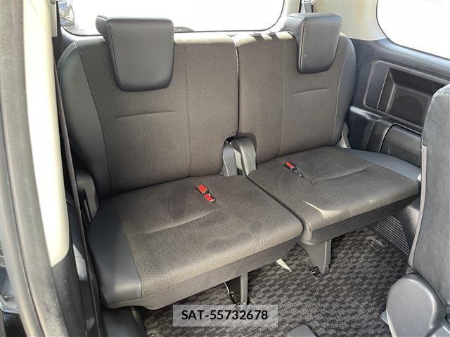 Toyota VOXY 2013-12 7061329-14