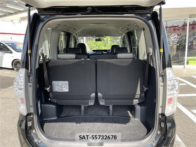 Toyota VOXY 2013-12 7061329-15