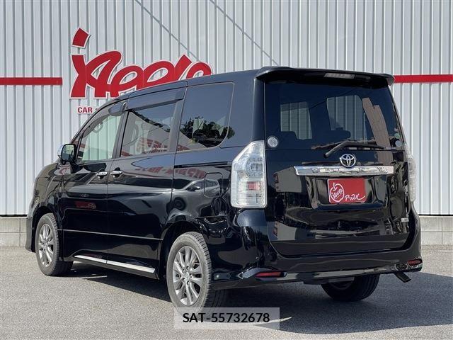 Toyota VOXY 2013-12 7061329-1