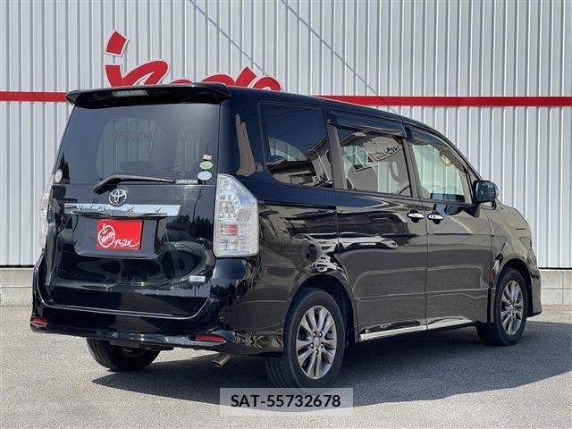 Toyota VOXY 2013-12 7061329-2