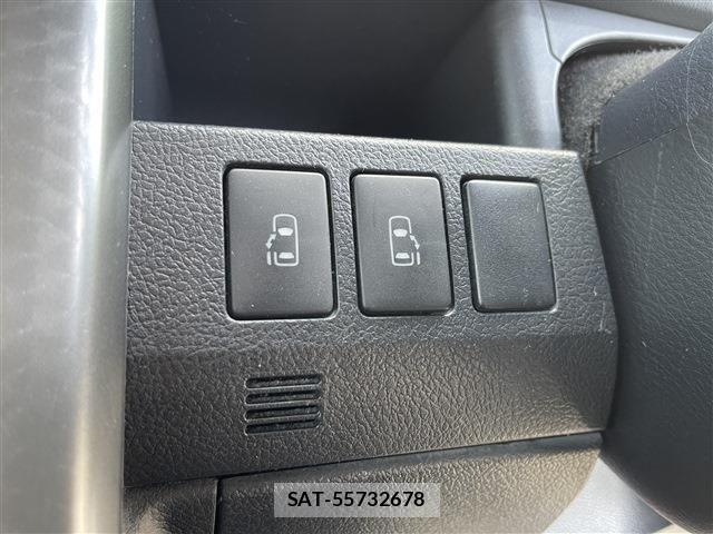 Toyota VOXY 2013-12 7061329-7