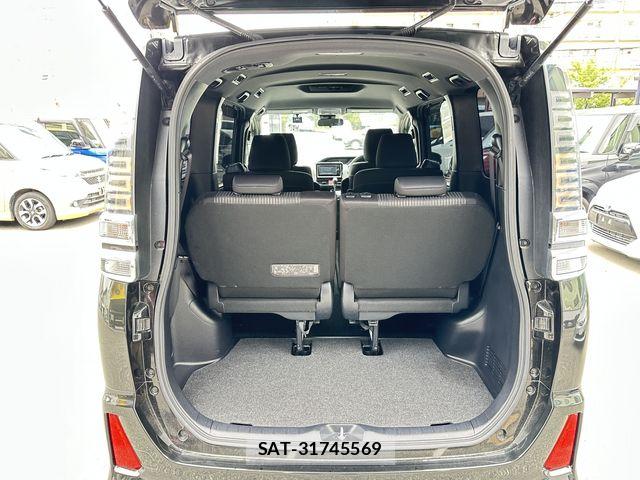 Toyota VOXY 2017-09 7061317-9