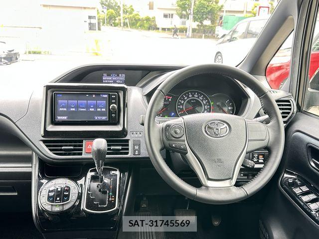 Toyota VOXY 2017-09 7061317-10