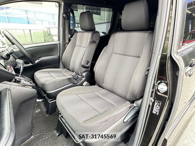 Toyota VOXY 2017-09 7061317-12