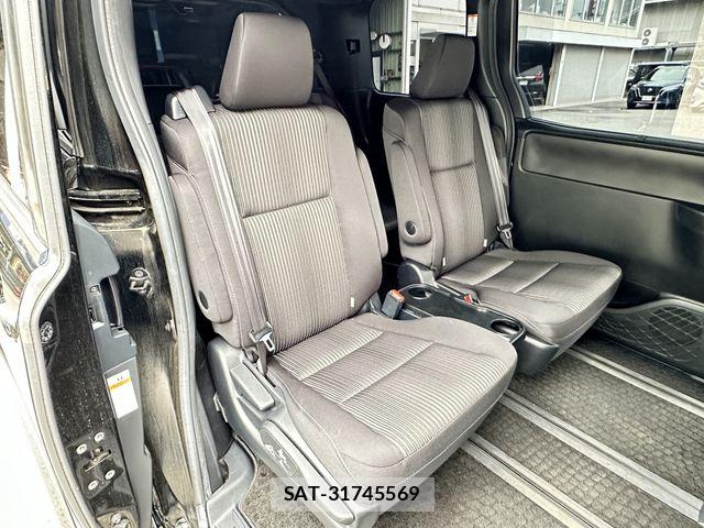 Toyota VOXY 2017-09 7061317-13