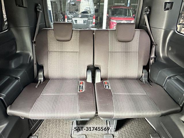 Toyota VOXY 2017-09 7061317-16