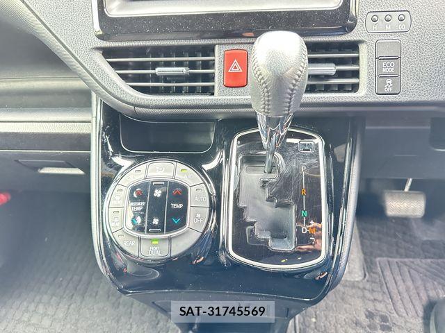 Toyota VOXY 2017-09 7061317-19