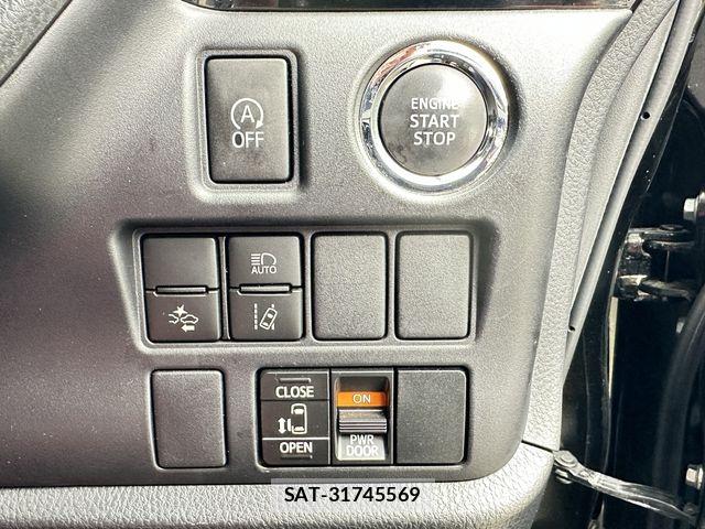 Toyota VOXY 2017-09 7061317-24