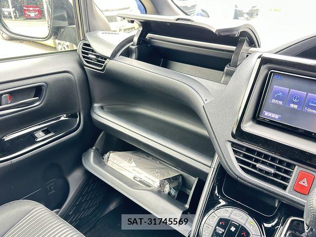 Toyota VOXY 2017-09 7061317-26