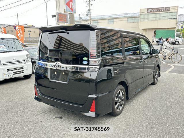 Toyota VOXY 2017-09 7061317-4