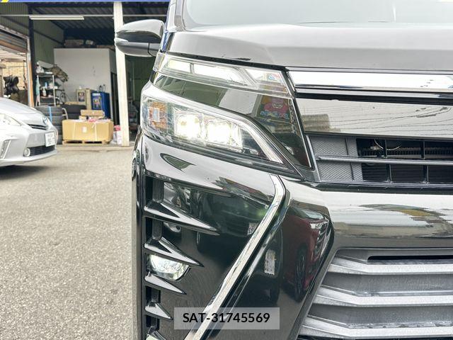 Toyota VOXY 2017-09 7061317-6