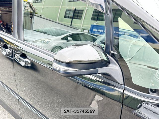 Toyota VOXY 2017-09 7061317-7