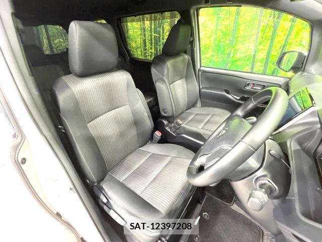 Toyota VOXY 2019-05 7061313-9