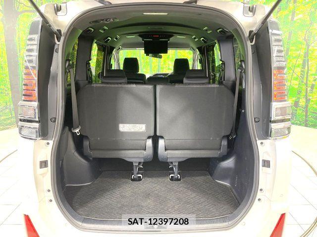 Toyota VOXY 2019-05 7061313-12