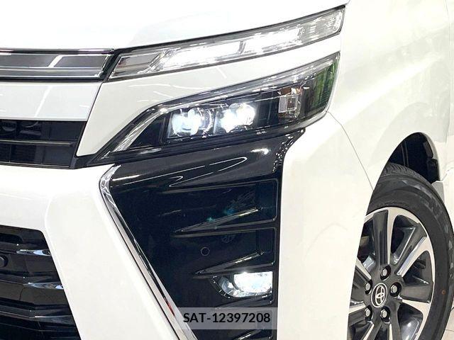 Toyota VOXY 2019-05 7061313-14