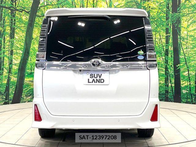 Toyota VOXY 2019-05 7061313-17