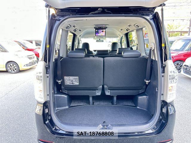 Toyota VOXY 2013-08 7061332-10