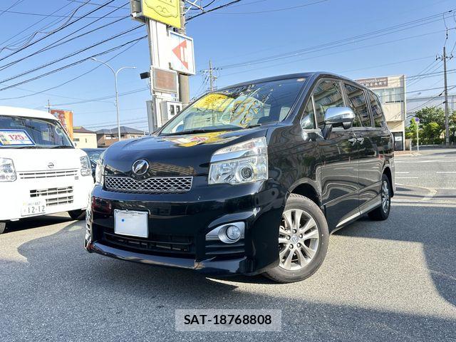 Toyota VOXY 2013-08 7061332-1