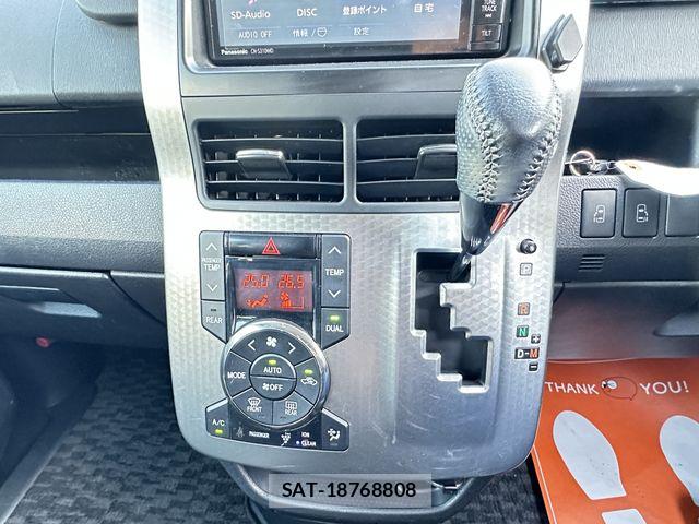 Toyota VOXY 2013-08 7061332-20