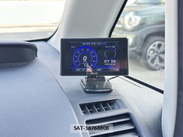 Toyota VOXY 2013-08 7061332-22