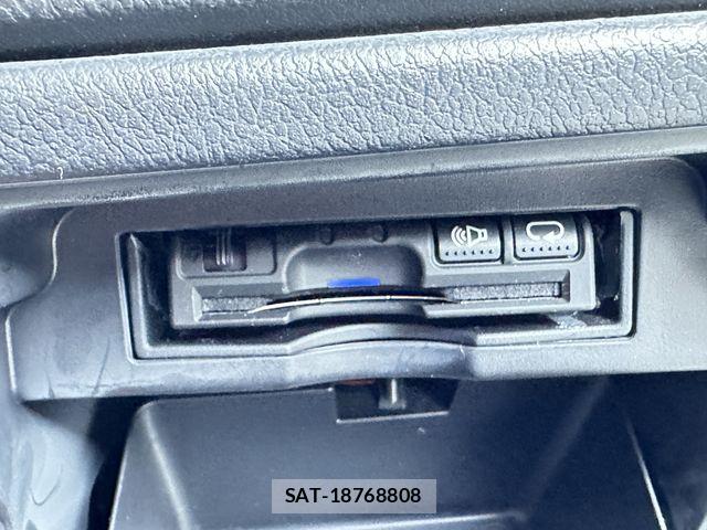 Toyota VOXY 2013-08 7061332-24