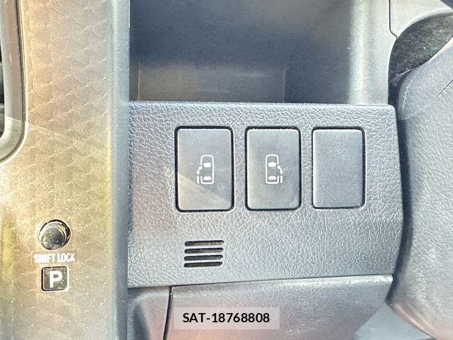 Toyota VOXY 2013-08 7061332-26