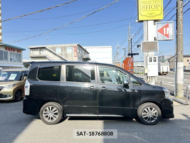 Toyota VOXY 2013-08 7061332-2