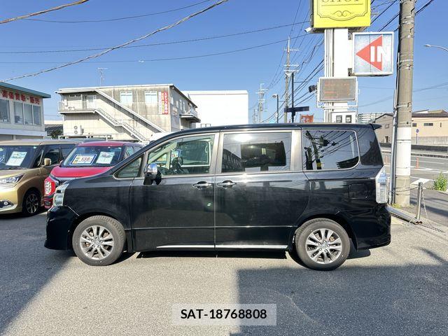 Toyota VOXY 2013-08 7061332-3