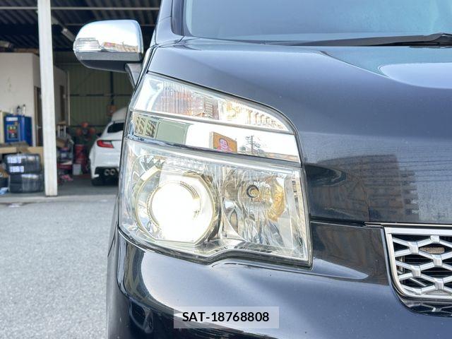 Toyota VOXY 2013-08 7061332-6