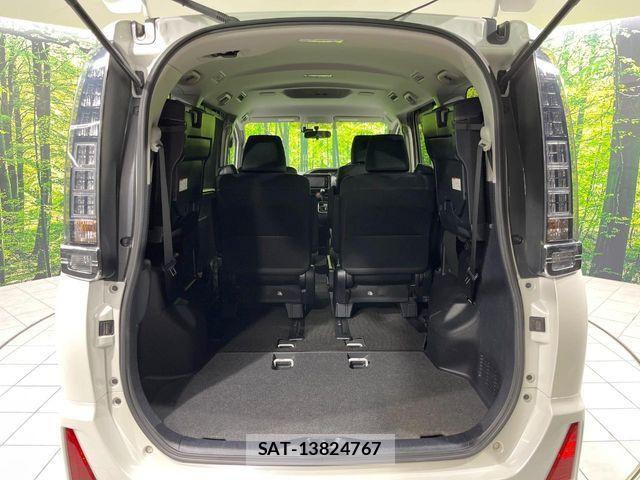 Toyota VOXY 2015-05 7061318-11