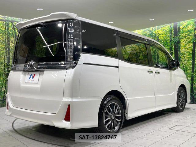 Toyota VOXY 2015-05 7061318-17