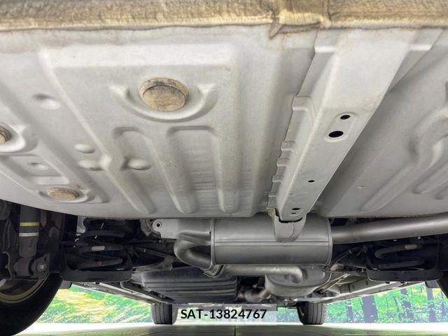 Toyota VOXY 2015-05 7061318-19