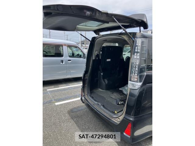 Toyota VOXY 2014-07 7061335-9