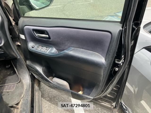 Toyota VOXY 2014-07 7061335-13