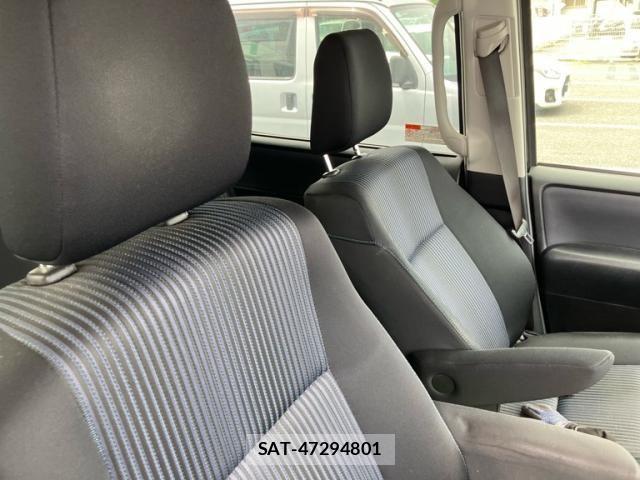 Toyota VOXY 2014-07 7061335-15