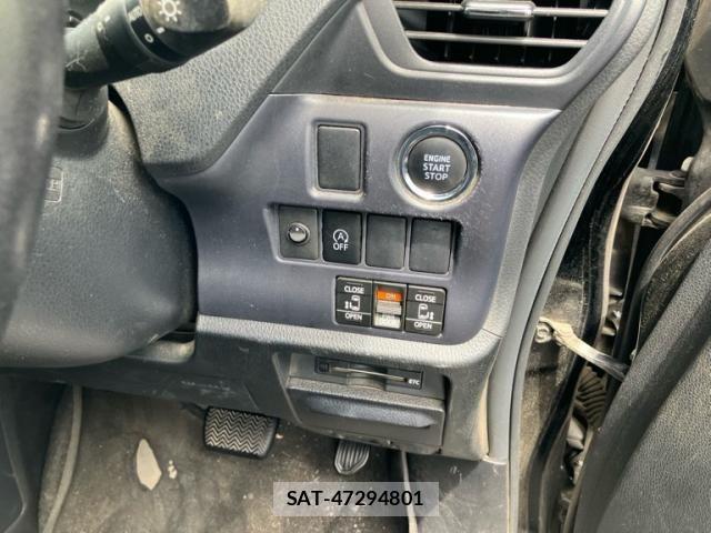 Toyota VOXY 2014-07 7061335-17