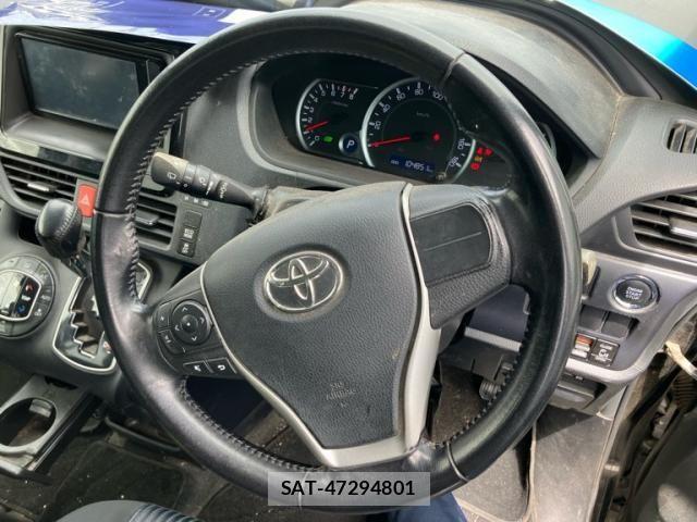 Toyota VOXY 2014-07 7061335-18
