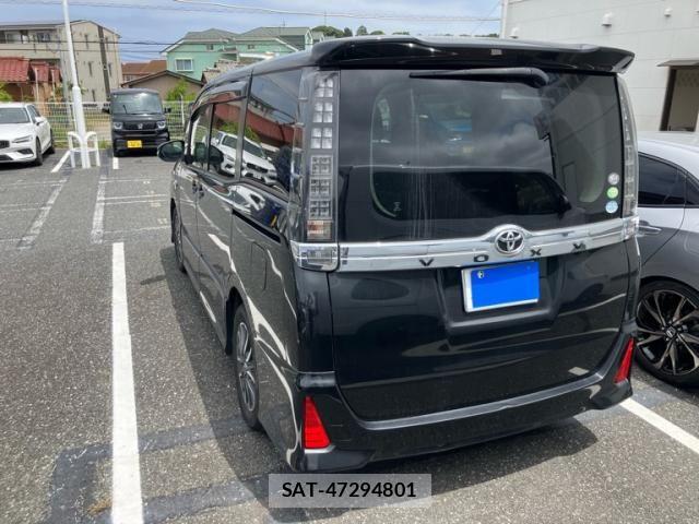 Toyota VOXY 2014-07 7061335-6