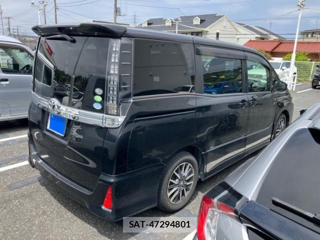 Toyota VOXY 2014-07 7061335-8