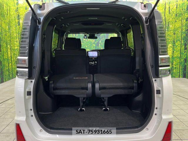Toyota VOXY 2020-03 7061311-10