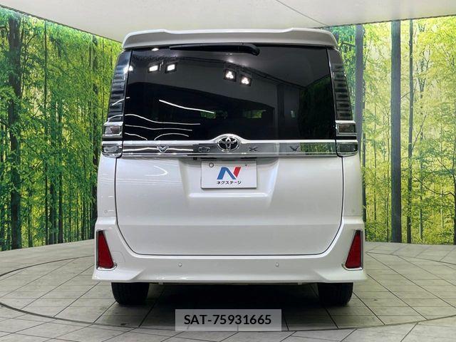 Toyota VOXY 2020-03 7061311-15