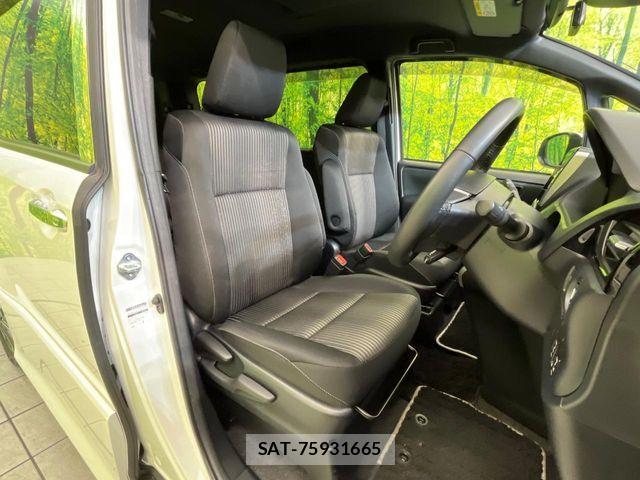 Toyota VOXY 2020-03 7061311-7