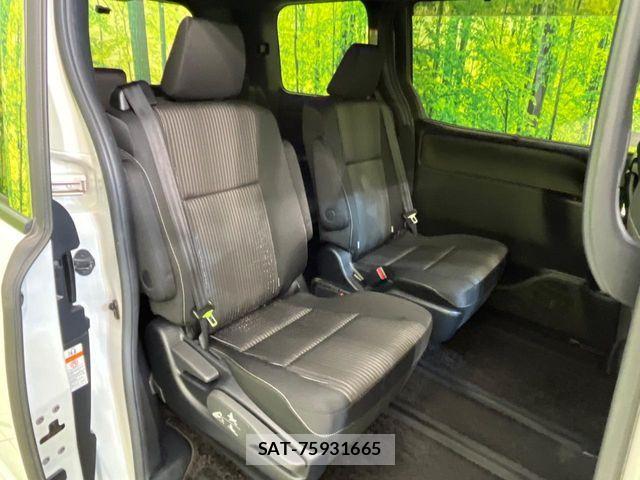 Toyota VOXY 2020-03 7061311-8
